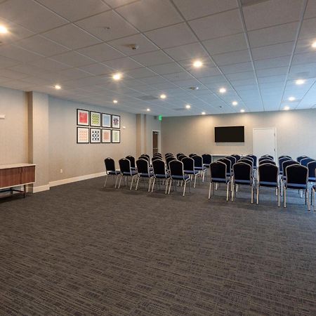 Holiday Inn Express & Suites - Seattle South - Tukwila By Ihg Bagian luar foto