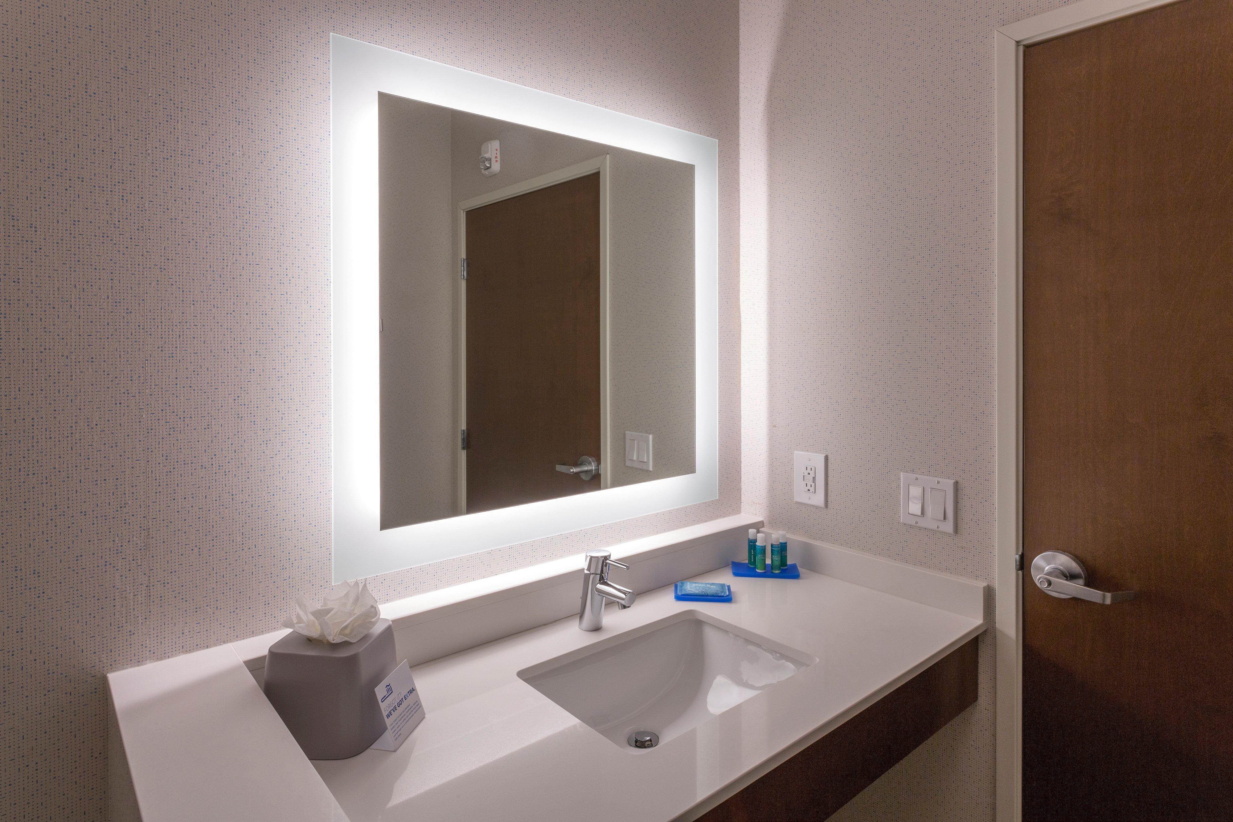 Holiday Inn Express & Suites - Seattle South - Tukwila By Ihg Bagian luar foto