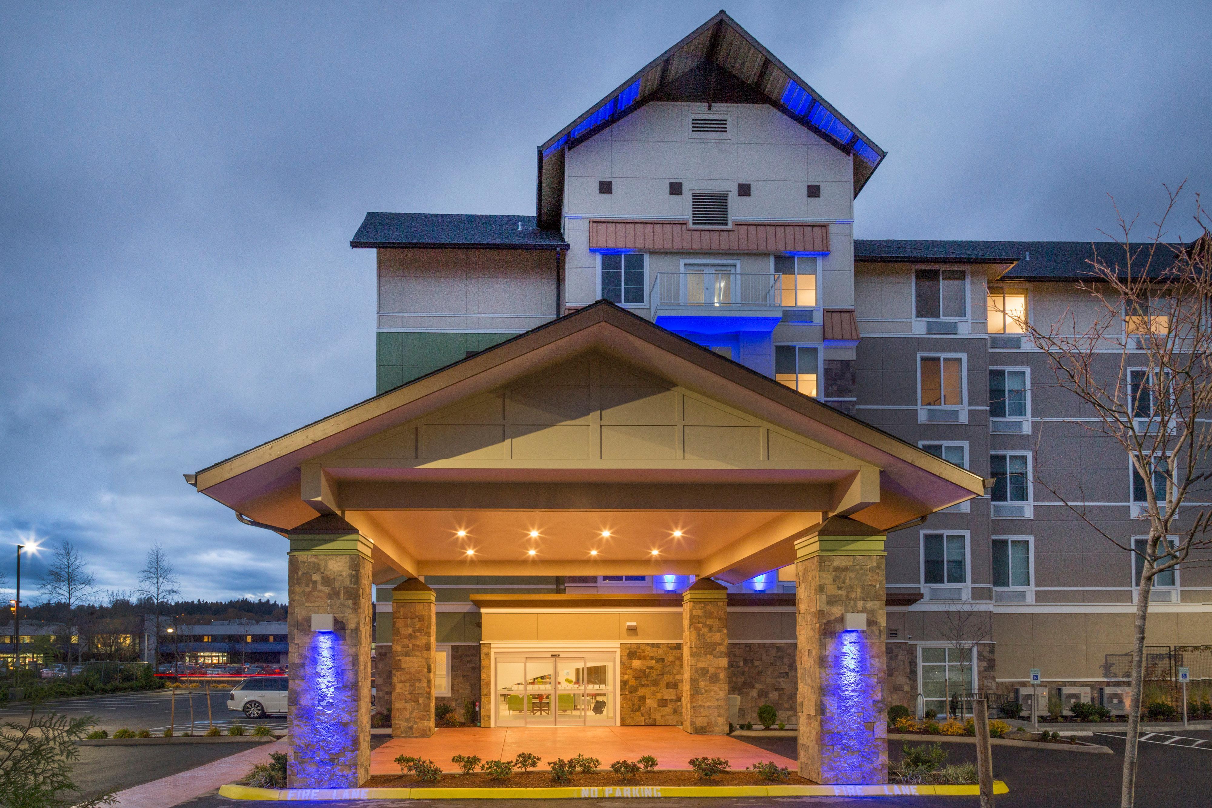 Holiday Inn Express & Suites - Seattle South - Tukwila By Ihg Bagian luar foto